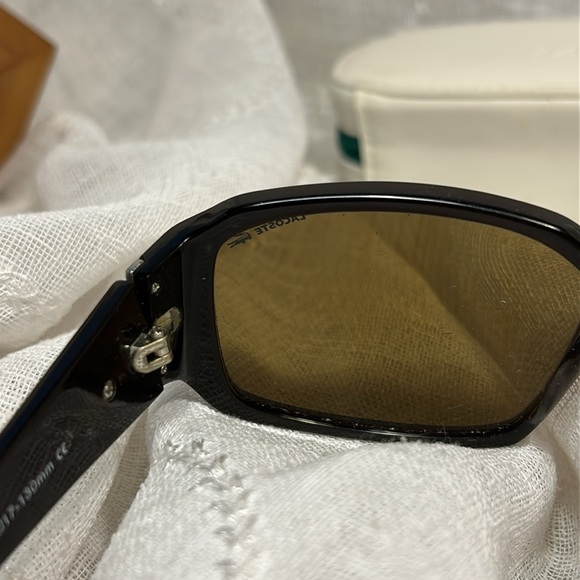 Lacoste sunglasses with a case - Picture 10 of 15